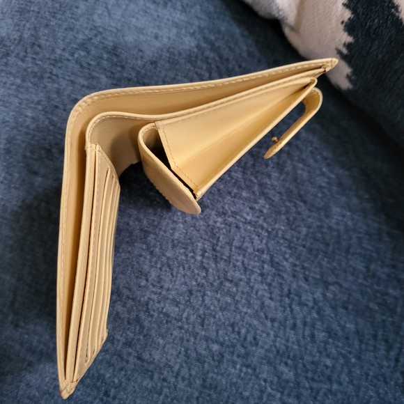 Louis Vuitton Epi Leather Porte Billets Bifold Wallet in Vanilla - Picture 16 of 16